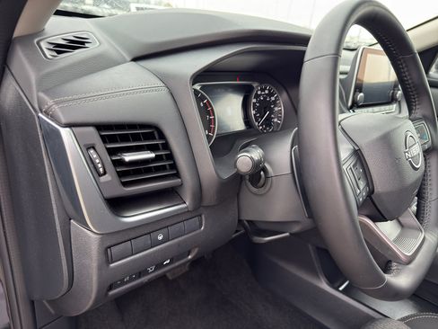 Certified 2025 Nissan Rogue SV AWD/4WD image 17