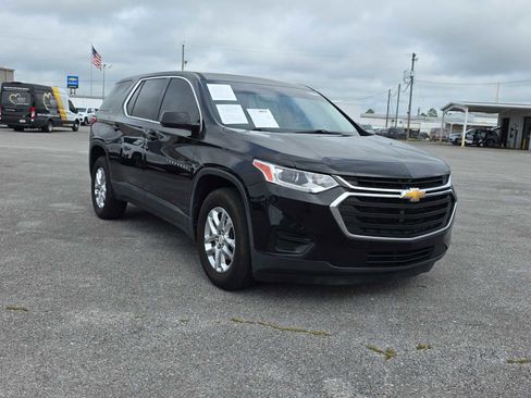 Used 2019 Chevrolet Traverse LS FWD image 2