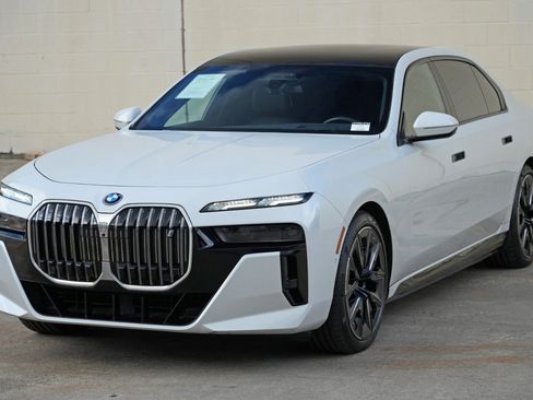 Used 2023 BMW i7 xDrive60 w/ Executive Package 2 AWD/4WD image 60