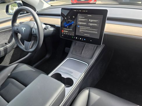 Used 2023 Tesla Model Y Long Range image 7