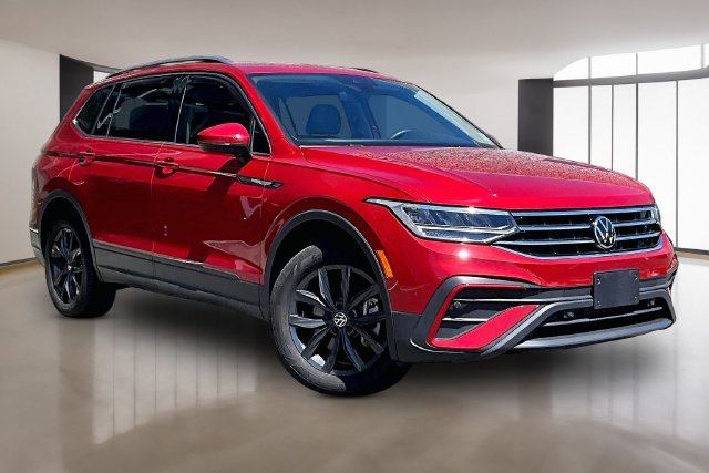 Used 2024 Volkswagen Tiguan SE w/ Panoramic Sunroof Package AWD/4WD image 1