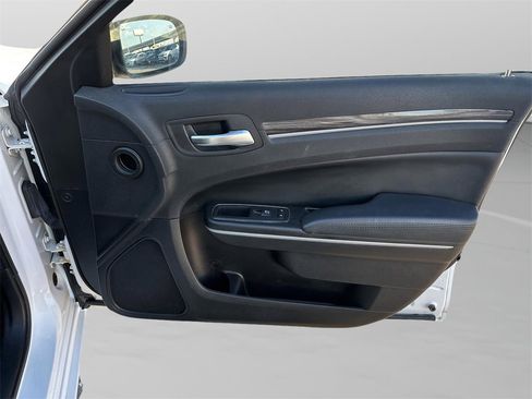 Used 2019 Chrysler 300 Touring w/ Sport Appearance Package image 24