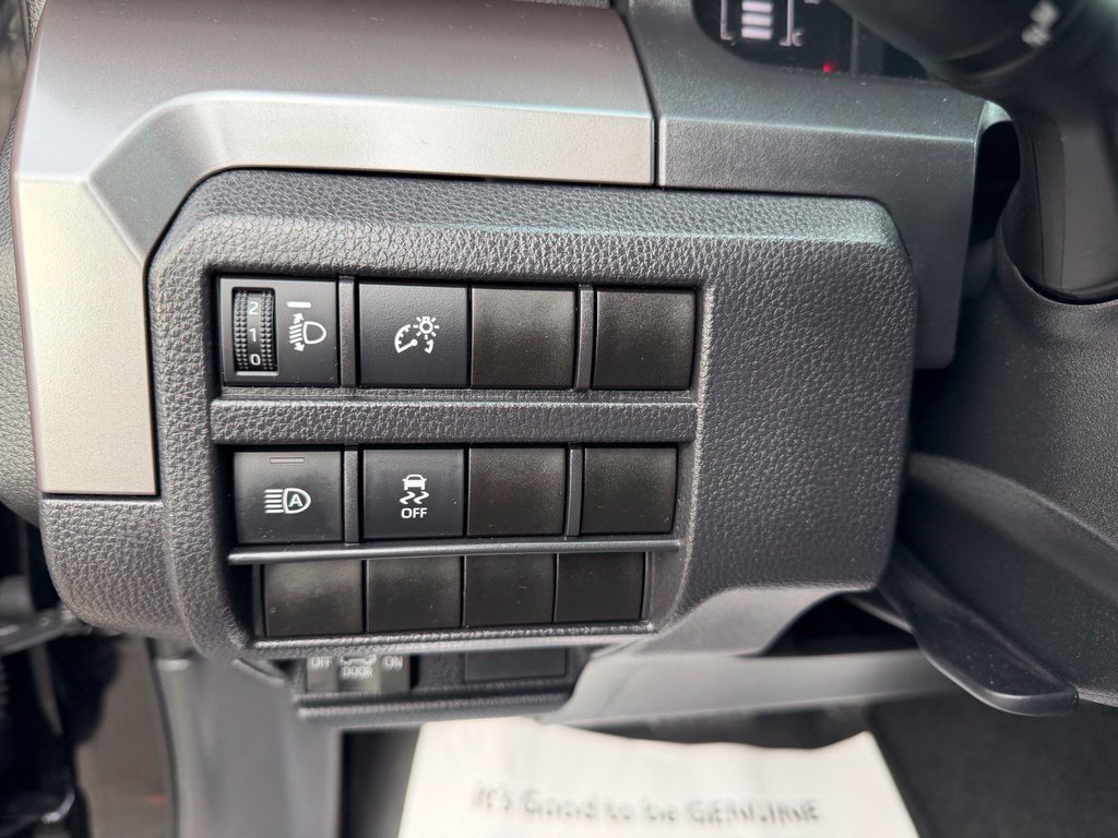 Certified 2025 Toyota Tacoma SR5 AWD/4WD image 19