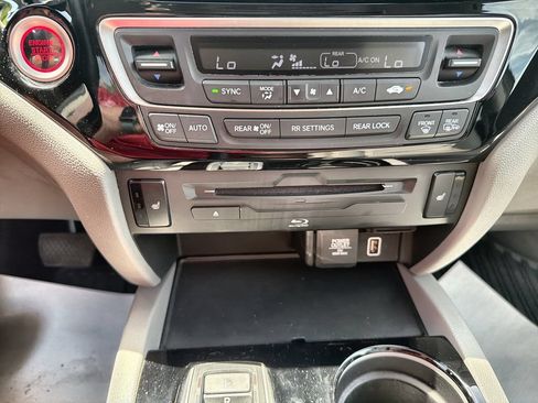 Used 2019 Honda Pilot Touring image 27