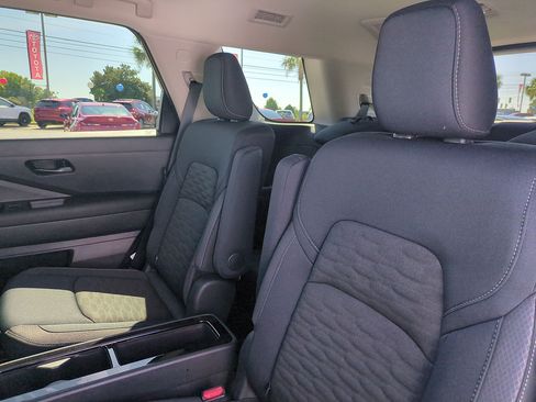 Used 2025 Nissan Pathfinder SV w/ SV Premium Package FWD image 29