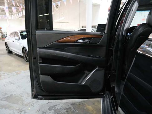 Used 2019 Cadillac Escalade ESV Luxury image 23