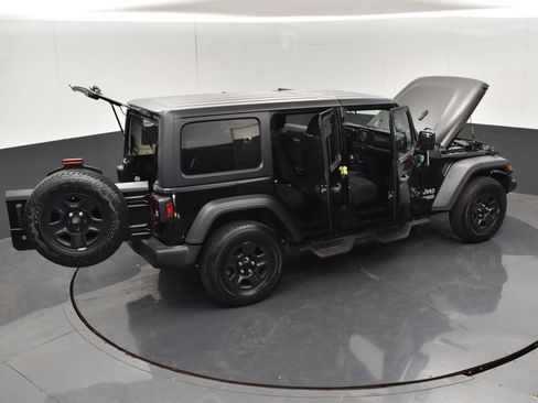 Used 2018 Jeep Wrangler Unlimited Sport AWD/4WD image 33