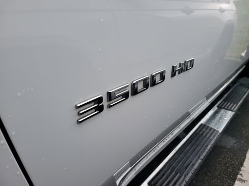 Used 2024 Chevrolet Silverado 3500 LT w/ Convenience Package image 9