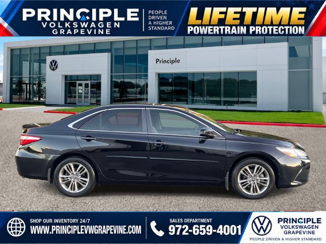 Used 2017 Toyota Camry SE FWD image 3
