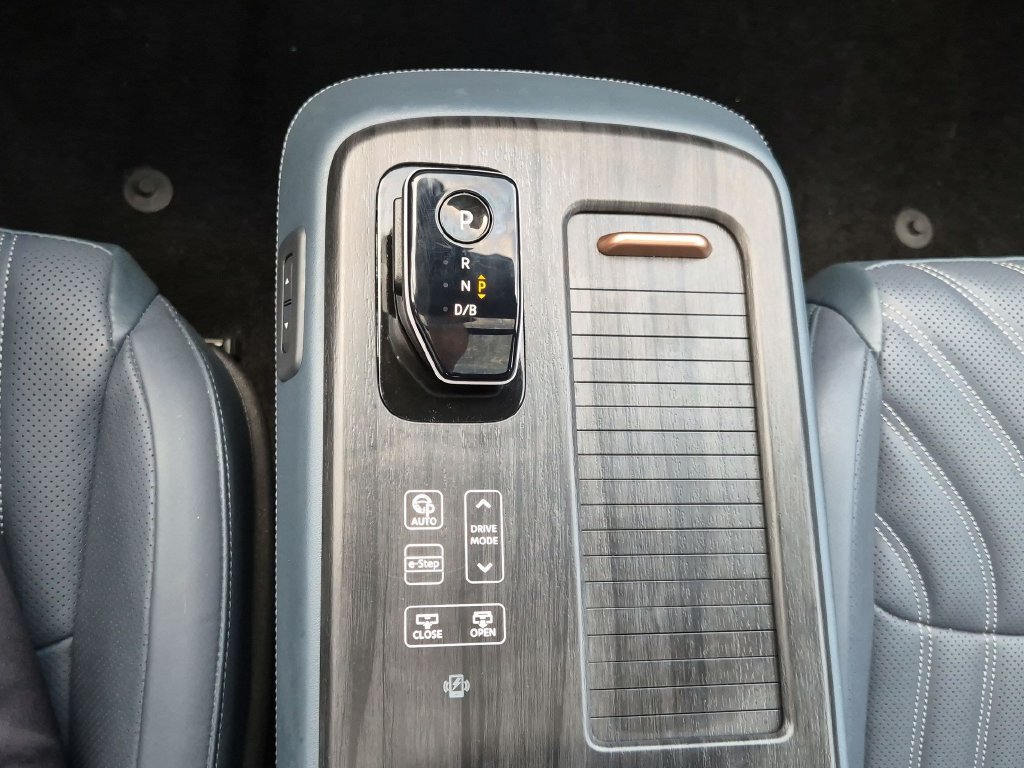 Used 2024 Nissan Ariya AWD image 24