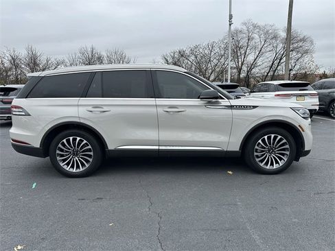 Certified 2022 Lincoln Aviator AWD w/ Premium Package image 4