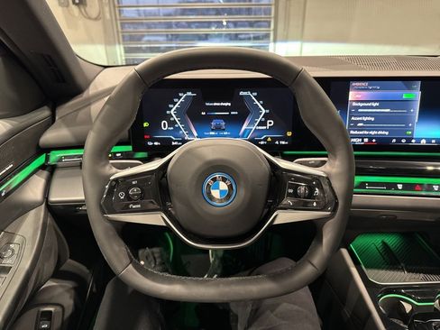 Used 2024 BMW i5 eDrive40i w/ Premium Package image 32