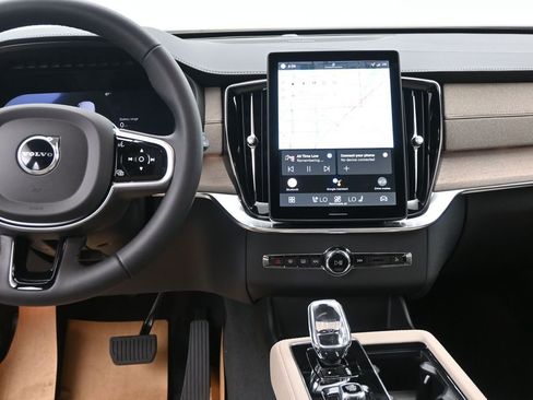 New 2026 Volvo XC90 T8 Plus w/ Protection Package Premier AWD/4WD image 12