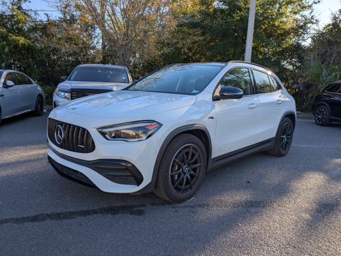 Certified 2022 Mercedes-Benz GLA 35 AMG 4MATIC image 10