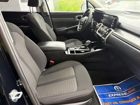 Used 2022 Kia Sorento LX AWD/4WD image 10