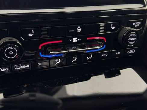 Certified 2024 Jeep Grand Cherokee Laredo X w/ Luxury Tech Group I image 19