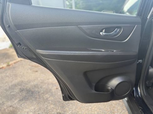 Used 2019 Nissan Rogue SV w/ Premium Package AWD/4WD image 13