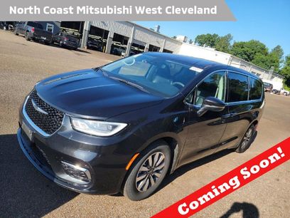 Used 2023 Chrysler Pacifica Touring-L