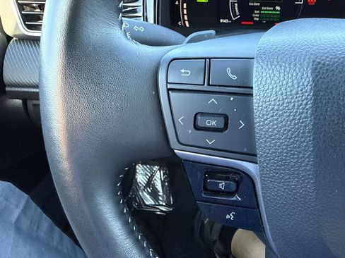 Used 2025 Toyota Camry Hybrid FWD image 25