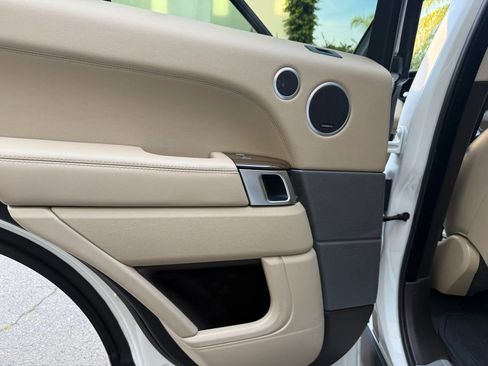 Used 2017 Land Rover Range Rover Sport HSE image 15