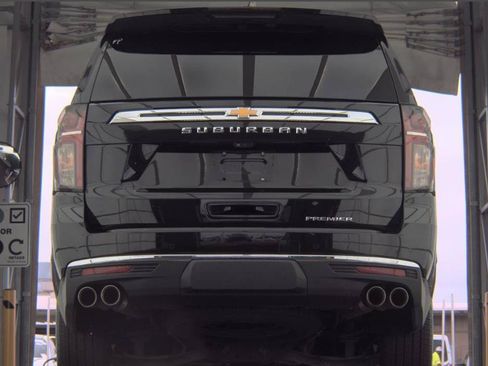 Used 2023 Chevrolet Suburban Premier w/ Advanced Technology Package RWD image 7