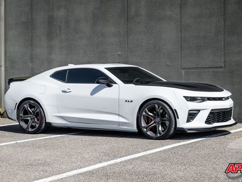 Used 2018 Chevrolet Camaro SS image 55