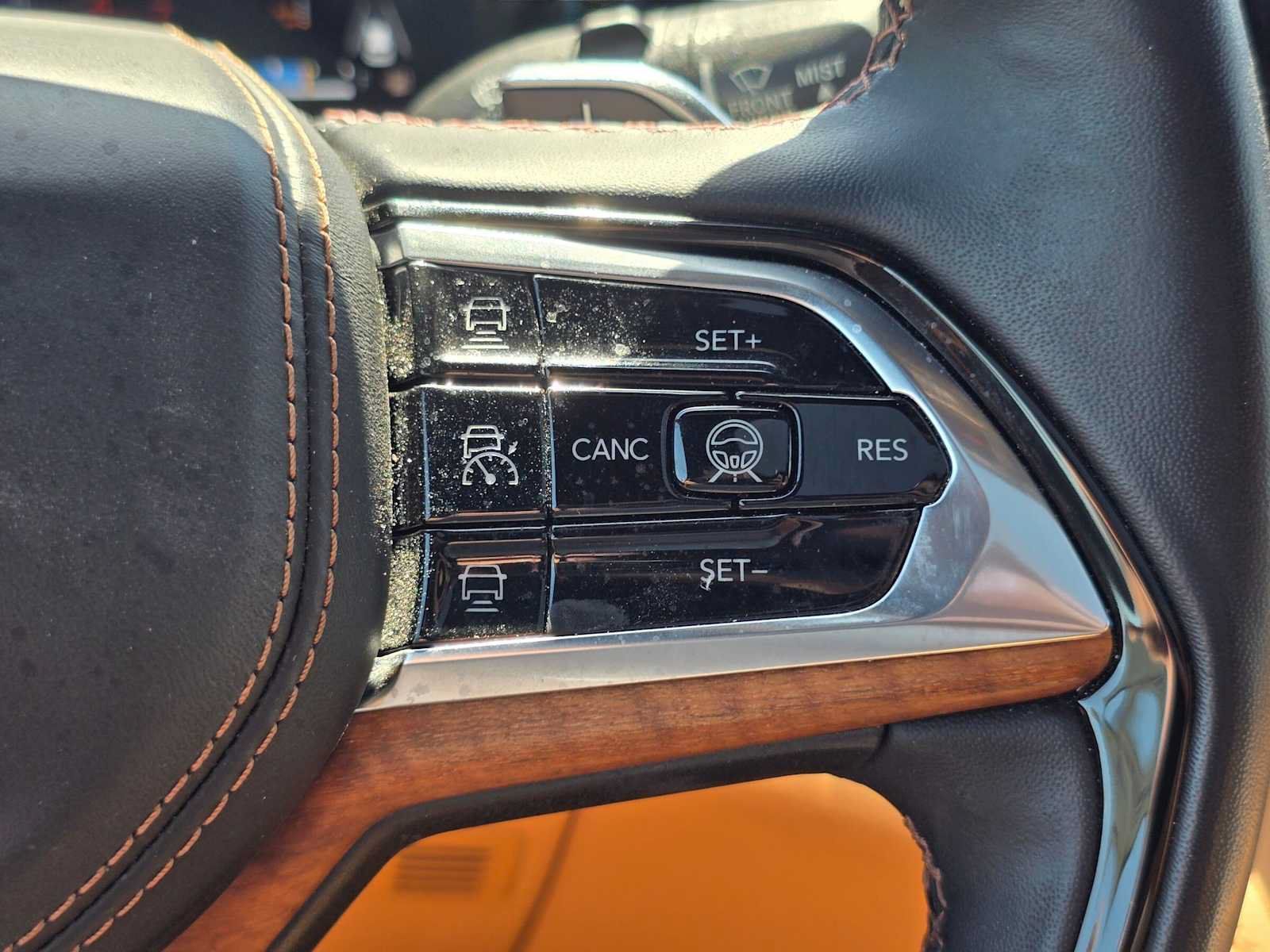 Used 2022 Jeep Grand Cherokee Summit AWD/4WD image 32