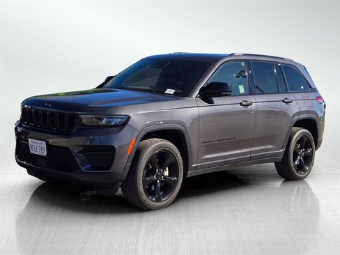 Used 2022 Jeep Grand Cherokee Altitude image 8