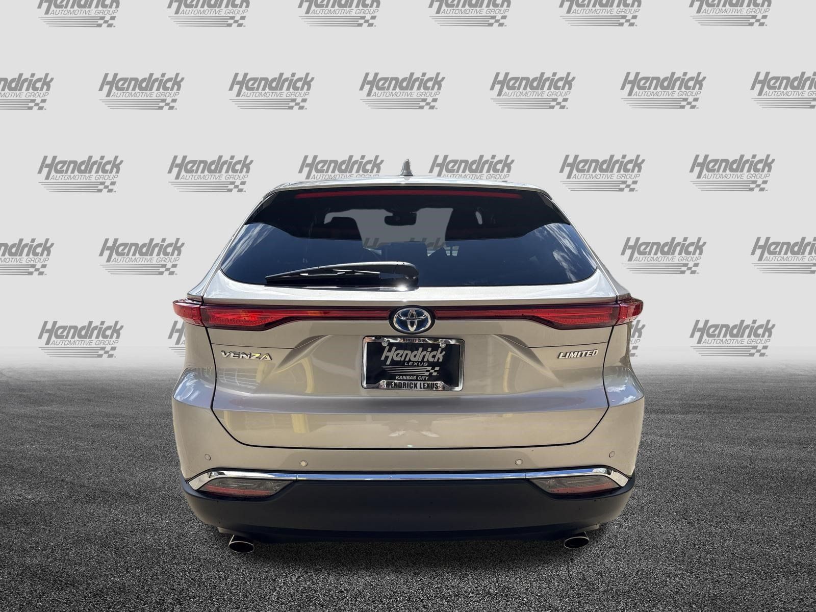 Used 2024 Toyota Venza Limited AWD/4WD image 9