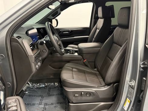 Used 2025 Chevrolet Tahoe High Country AWD/4WD image 14