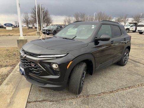 Used 2025 Chevrolet TrailBlazer RS image 3