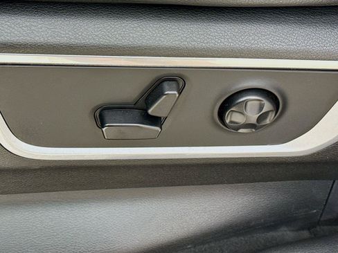 Used 2019 RAM 1500 Laramie AWD/4WD image 23