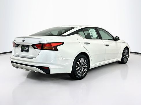 Used 2023 Nissan Altima 2.5 SV FWD image 9