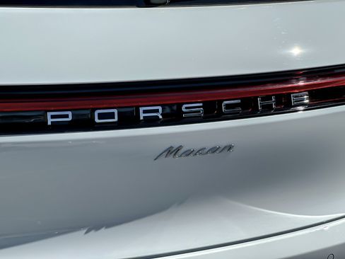 Certified 2026 Porsche Macan AWD/4WD image 27