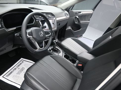 Used 2023 Volkswagen Tiguan SE w/ Panoramic Sunroof Package AWD/4WD image 19