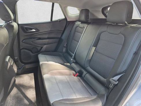 Used 2025 Chevrolet Trax LT FWD image 17