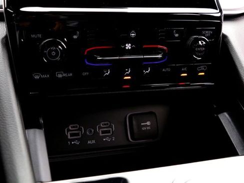 New 2025 Jeep Grand Cherokee Altitude image 15