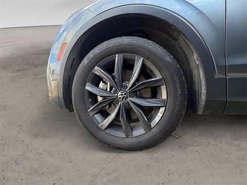Used 2022 Volkswagen Tiguan SE image 9