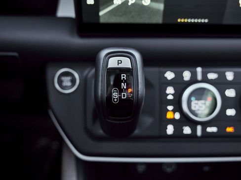Used 2024 Land Rover Defender 110 SE AWD/4WD image 78