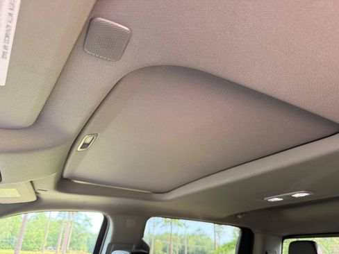 Used 2022 GMC Sierra 1500 SLT w/ SLT Premium Plus Package AWD/4WD image 23