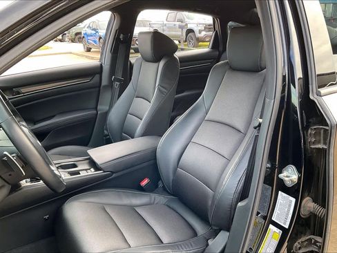 Used 2018 Honda Accord Sport image 8