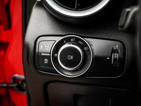 Used 2023 Alfa Romeo Giulia Veloce image 31