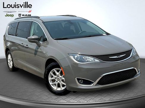 Used 2020 Chrysler Pacifica Touring w/ Cold Weather Group FWD image 1
