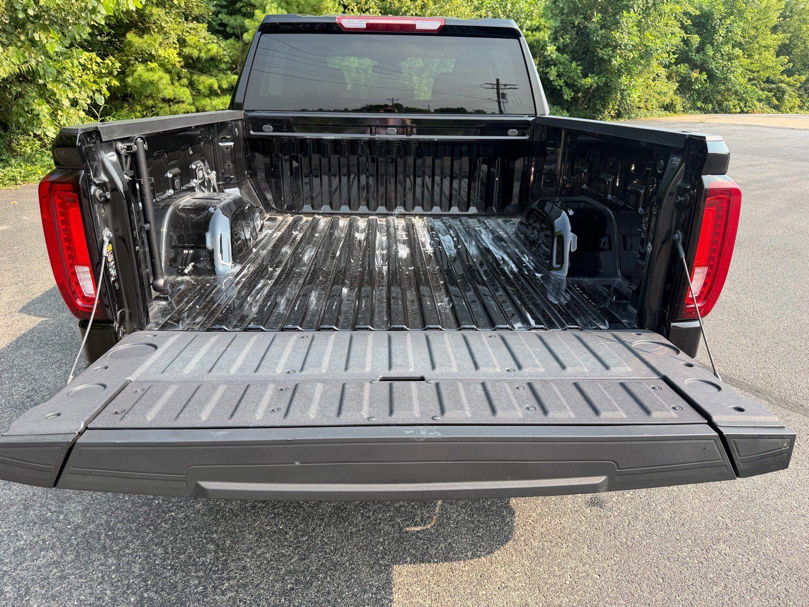 Used 2025 GMC Sierra 1500 SLT AWD/4WD image 19