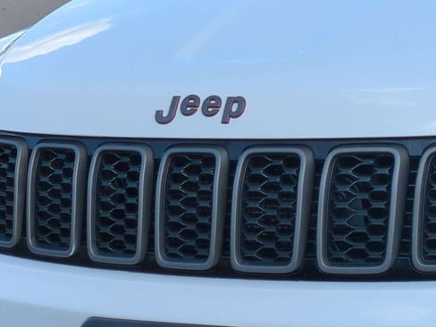 Used 2017 Jeep Grand Cherokee Trailhawk w/ Trailhawk Luxury Group image 12