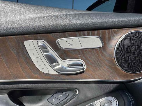 Used 2019 Mercedes-Benz GLC 300 4MATIC w/ AMG Line image 27