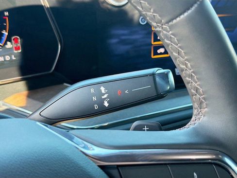 Used 2025 Chevrolet Suburban High Country image 31