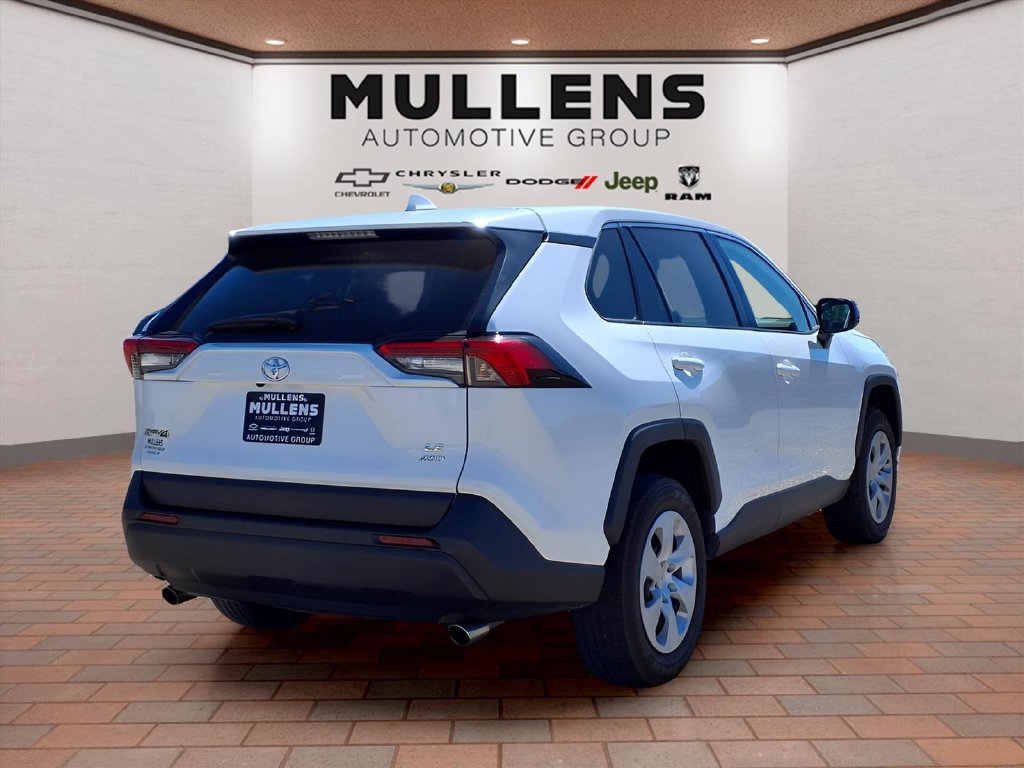 Used 2025 Toyota RAV4 LE AWD/4WD image 5