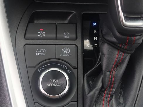Used 2024 Toyota RAV4 SE AWD/4WD image 11