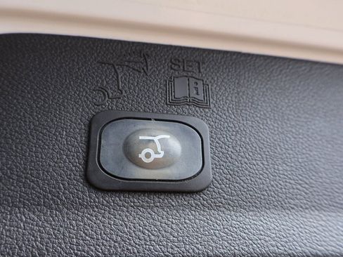 Used 2018 Ford Escape SEL image 17